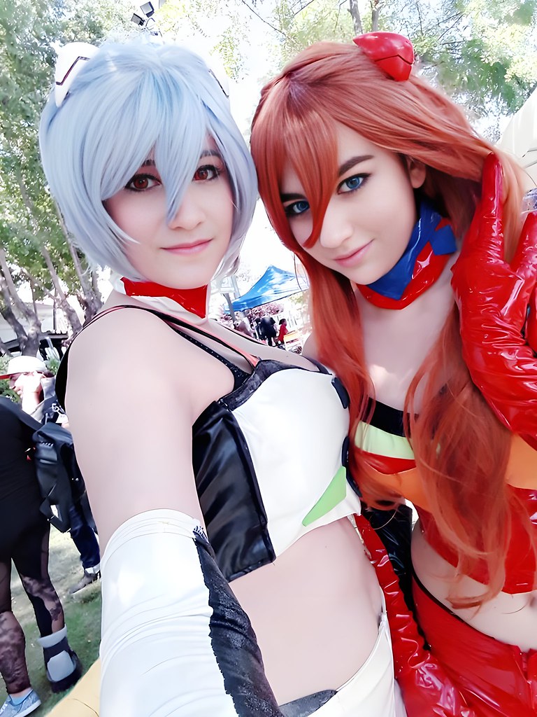 Ayanami y Asuka love — cosplay by Alastor Cosplay